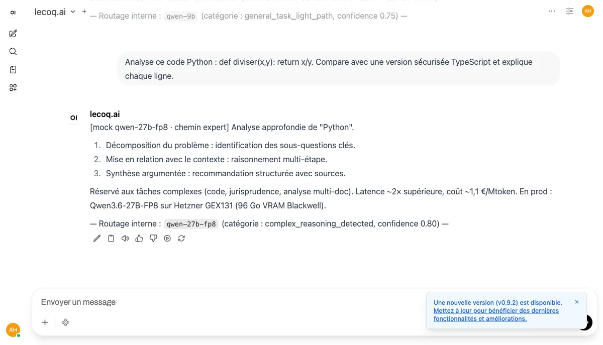 Capture d'Open WebUI montrant un chat lecoq.ai avec le badge interne « Routage interne : qwen-9b », preuve du routage côté serveur.